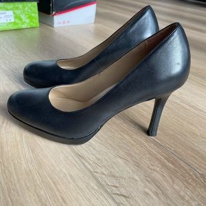 Naturalizer Aerosoles black leather heels